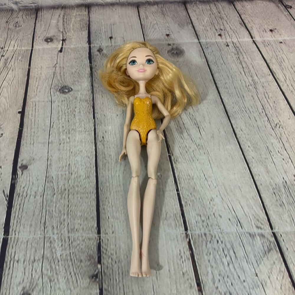 Ever After High Apple White Doll